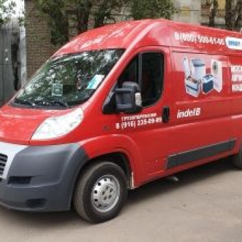 Брендирование новой машины для доставки товаров Брендирование новой машины для доставки товаров
